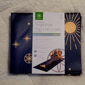 Brand new Gaiam foldable yoga mat